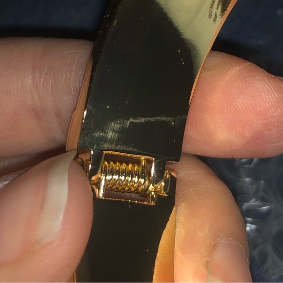 Lilly Pulitzer Mandevilla Baby Paradise Petals GWP Photodome Bangle - Picture 5 of 5